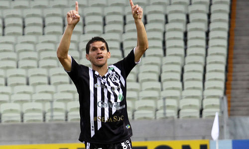 Magno Alves assume liderança da artilharia no Brasil em 2013