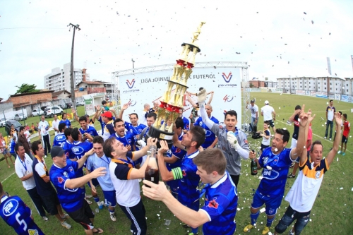 Bola Conquista T Tulo In Dito Da Segunda Divis O De Futebol Amador