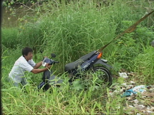 Moto furtada é encontrada em matagal no bairro Cordeiros em Itajaí