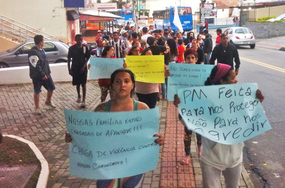 Moradores do morro do Horário protestam contra a ação dos policiais na comunidade - Divulgação/ND