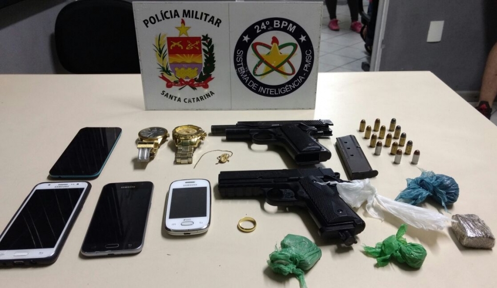 Quadrilha tinha um simulacro e pistola de verdade - Divulgação/ND