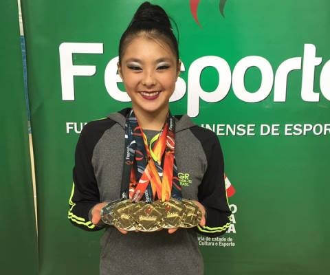 Mariany Miyamoto é campeã brasileira na categoria juvenil e campeã dos Jogos Abertos de Santa Catarina - Divulgação/ND