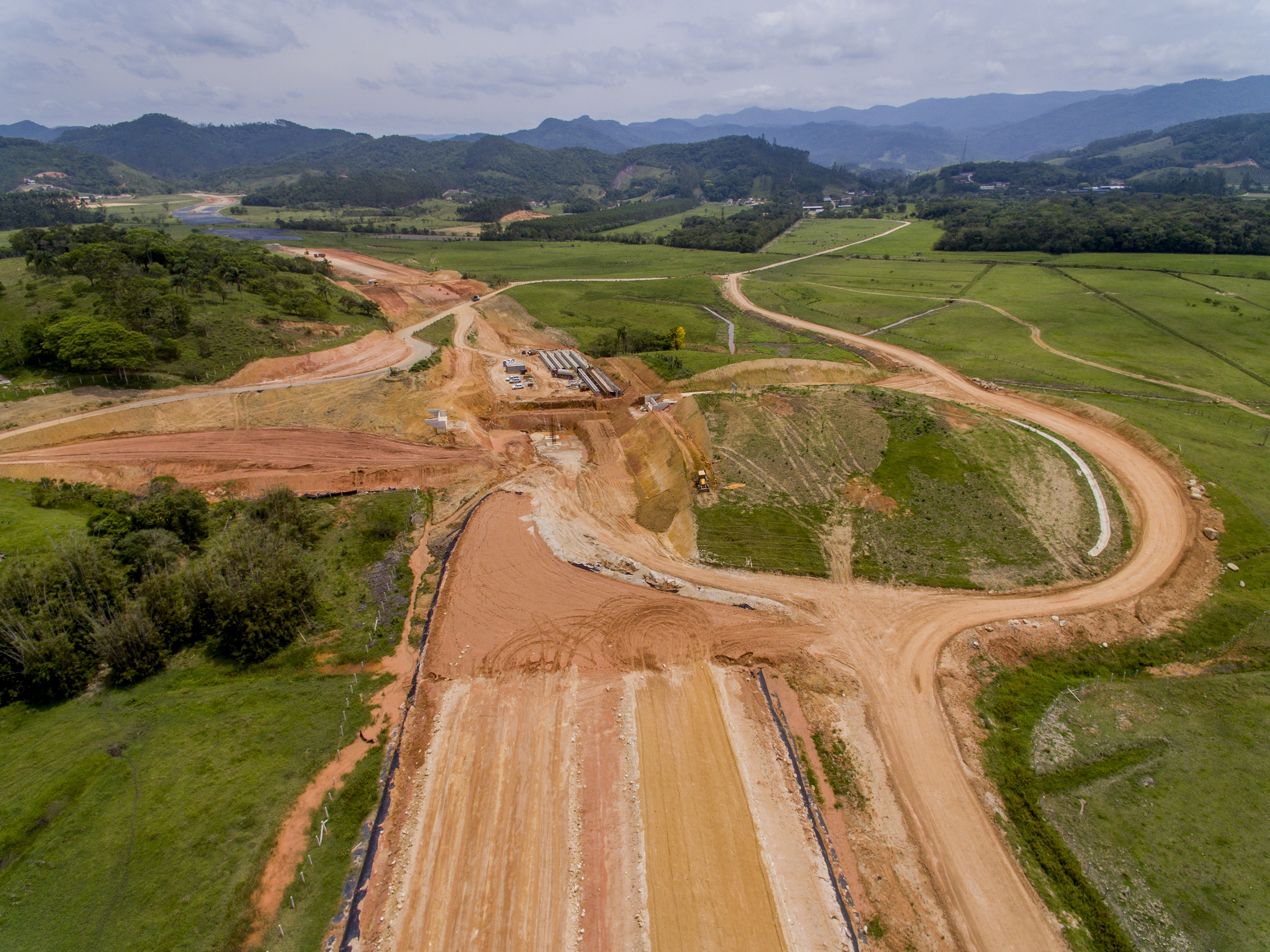 Obras de terraplanagem em Biguaçu avançaram 18,97% do total - Flávio Tin/ND