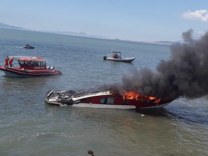 Lancha Duas Pessoas Pega Fogo Em Balne Rio S O Miguel Em Bigua U