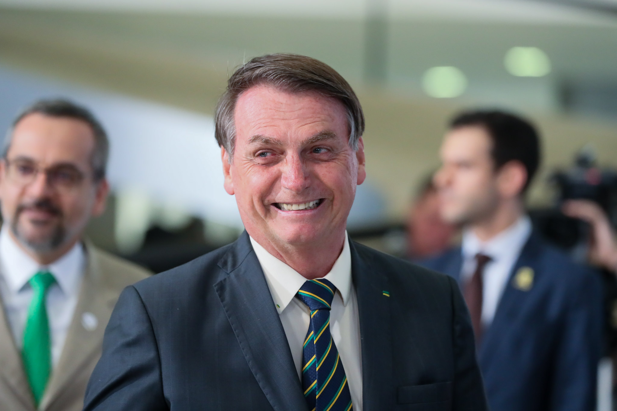 Bolsonaro chama Paulo Freire de energúmeno e diz que TV Escola deseduca