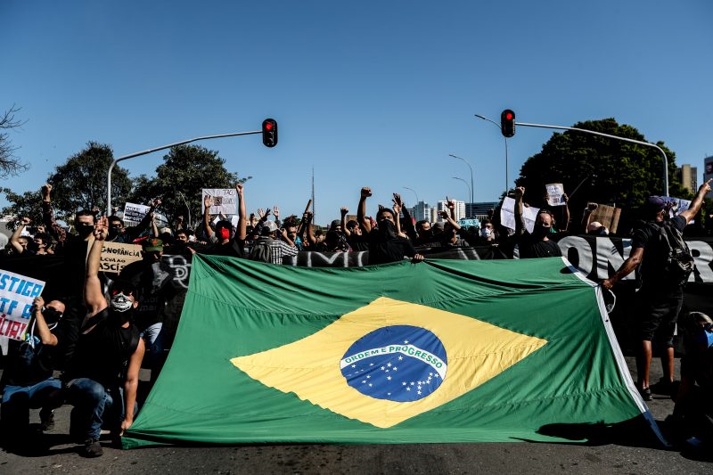 Manifestantes A Favor E Contra Bolsonaro Ocupam Esplanada Dos