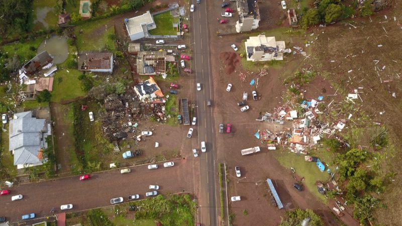 Moisés e Defesa Civil visitam cidades do Oeste atingidas por possível