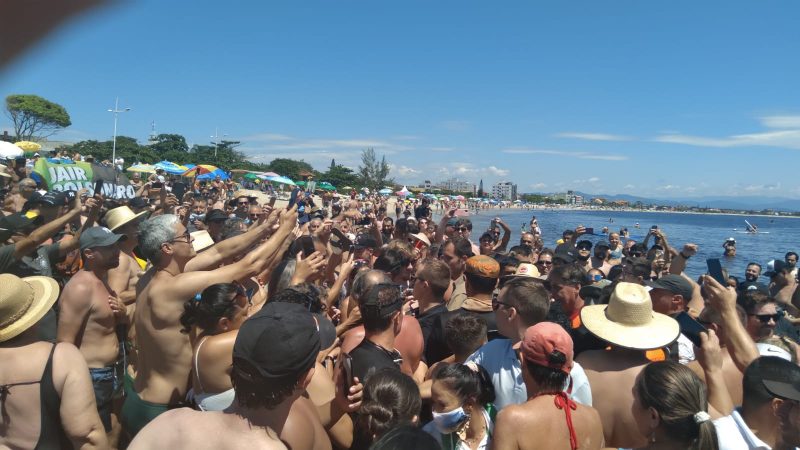 V Deos Bolsonaro D Aut Grafos Atende Apoiadores E Aclamado No