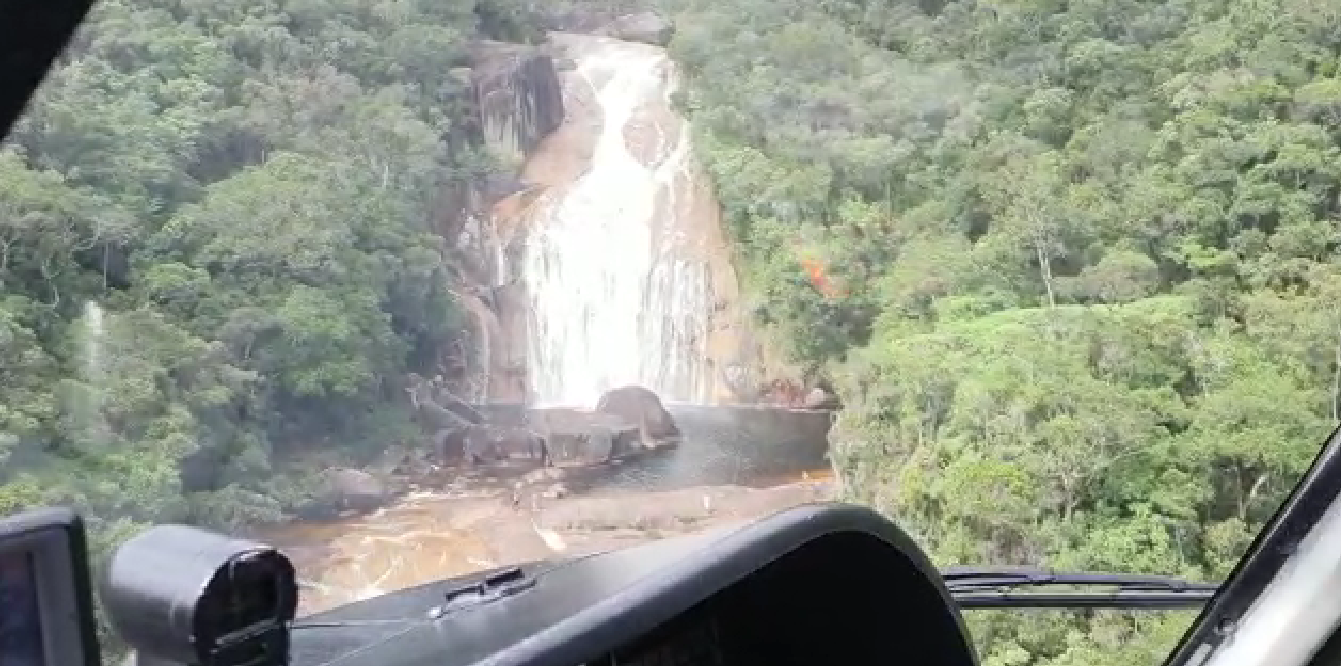 Adolescente De Anos Morre Ao Cair De Cachoeira De Metros Na