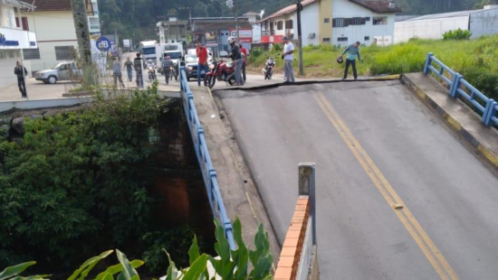 Só agradeço por estar viva diz idosa que caiu de ponte em Brusque