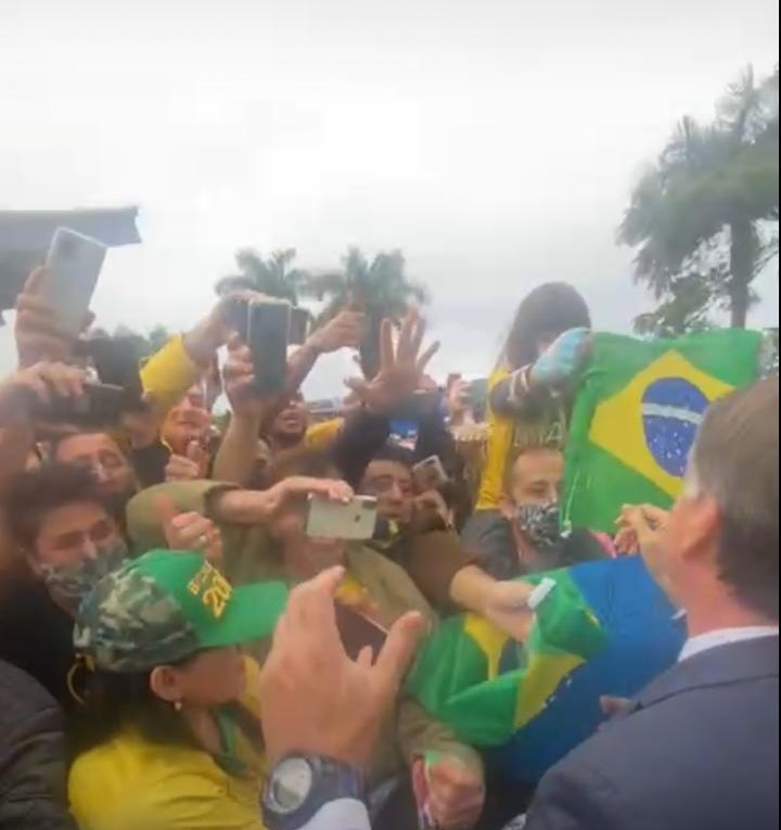 Fotos Bolsonaro Chega A Joinville E Cumprimenta Apoiadores