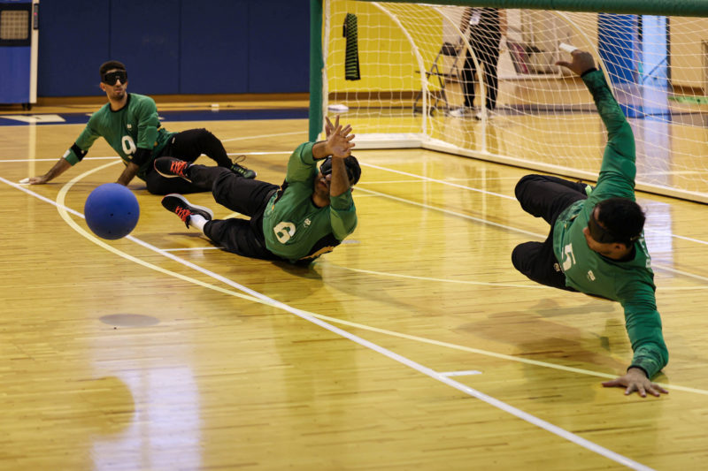 Paralimpíada Brasil goleia Lituânia na estreia do goalball masculino