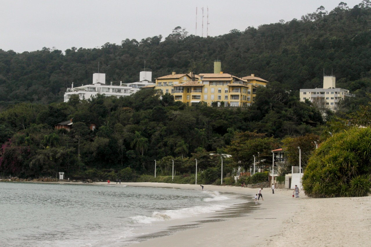 Obra de engordamento de praia de Florianópolis é adiada para 2023