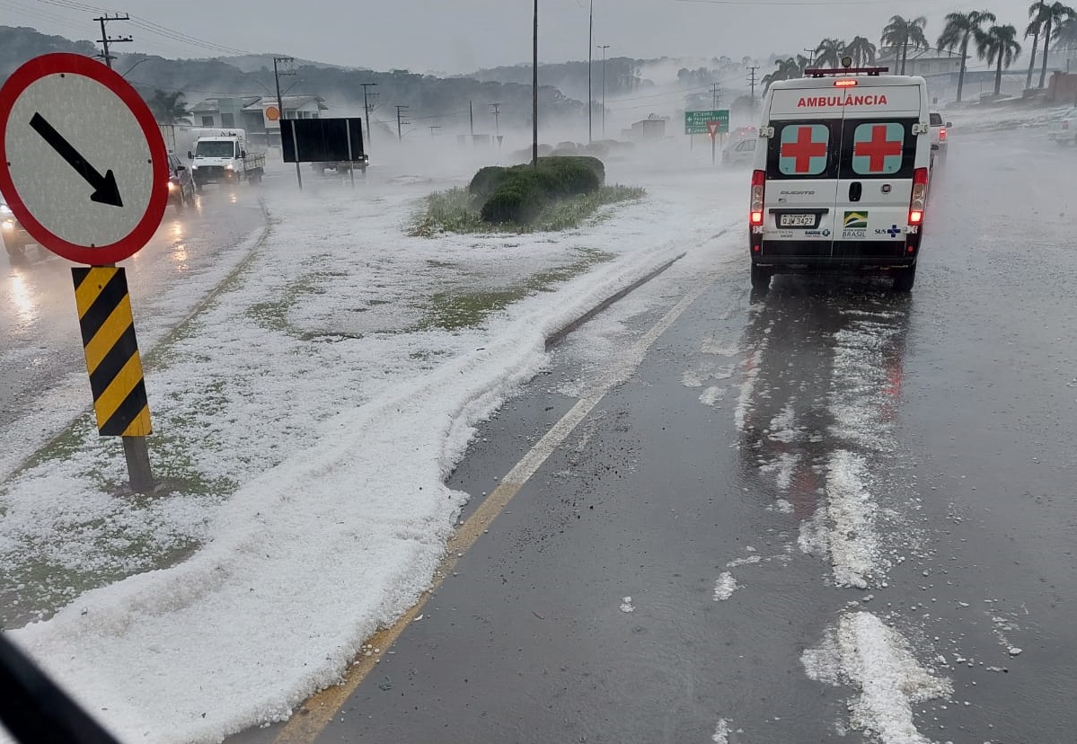 V Deos Mostram Ruas Brancas Ap S Tempestade De Gelo Em Sc