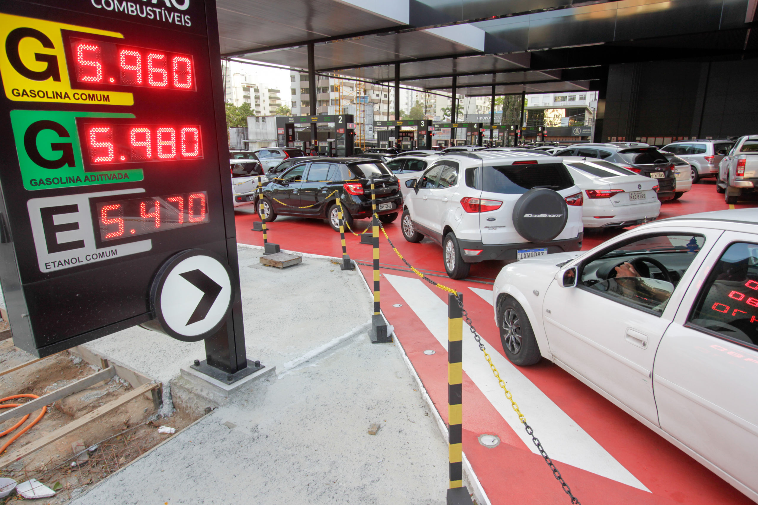 Aumento No Valor Da Gasolina Motoristas Fazem Filas Em Postos De