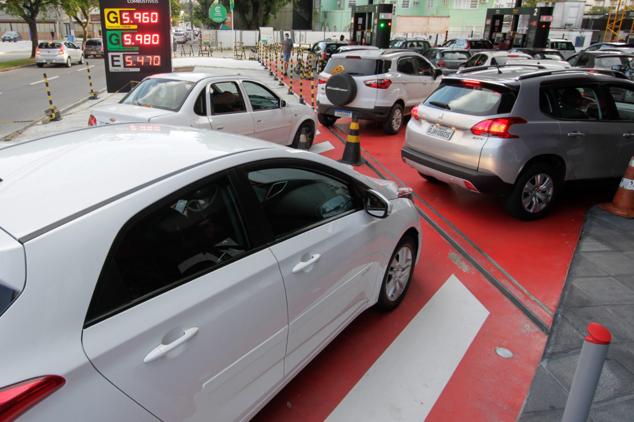 Aumento No Valor Da Gasolina Motoristas Fazem Filas Em Postos De