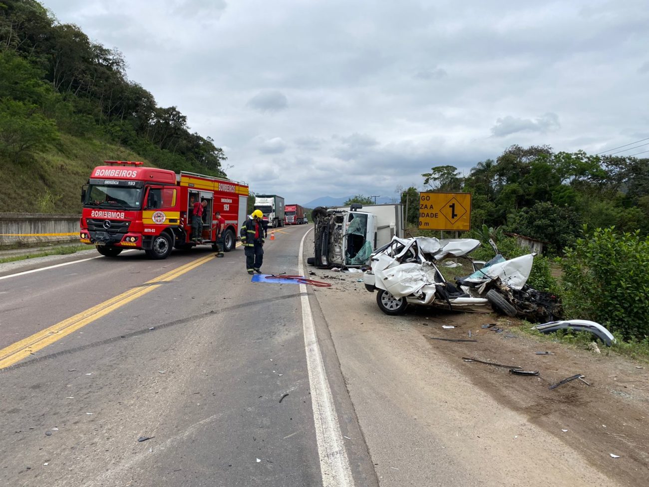 FOTOS Grave Acidente Deixa Quatro Feridos E Interdita BR 470 Em Gaspar