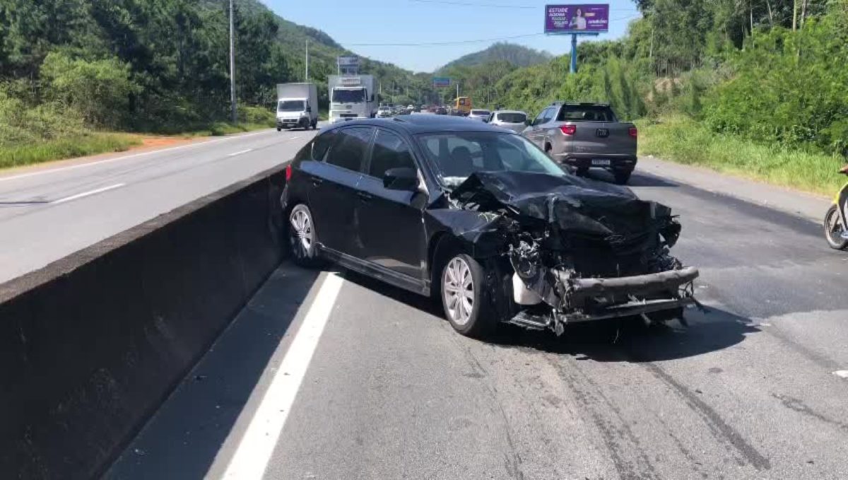 V Deo Carro Fica Destru Do Ap S Bater De Frente Contra Nibus Na Sc