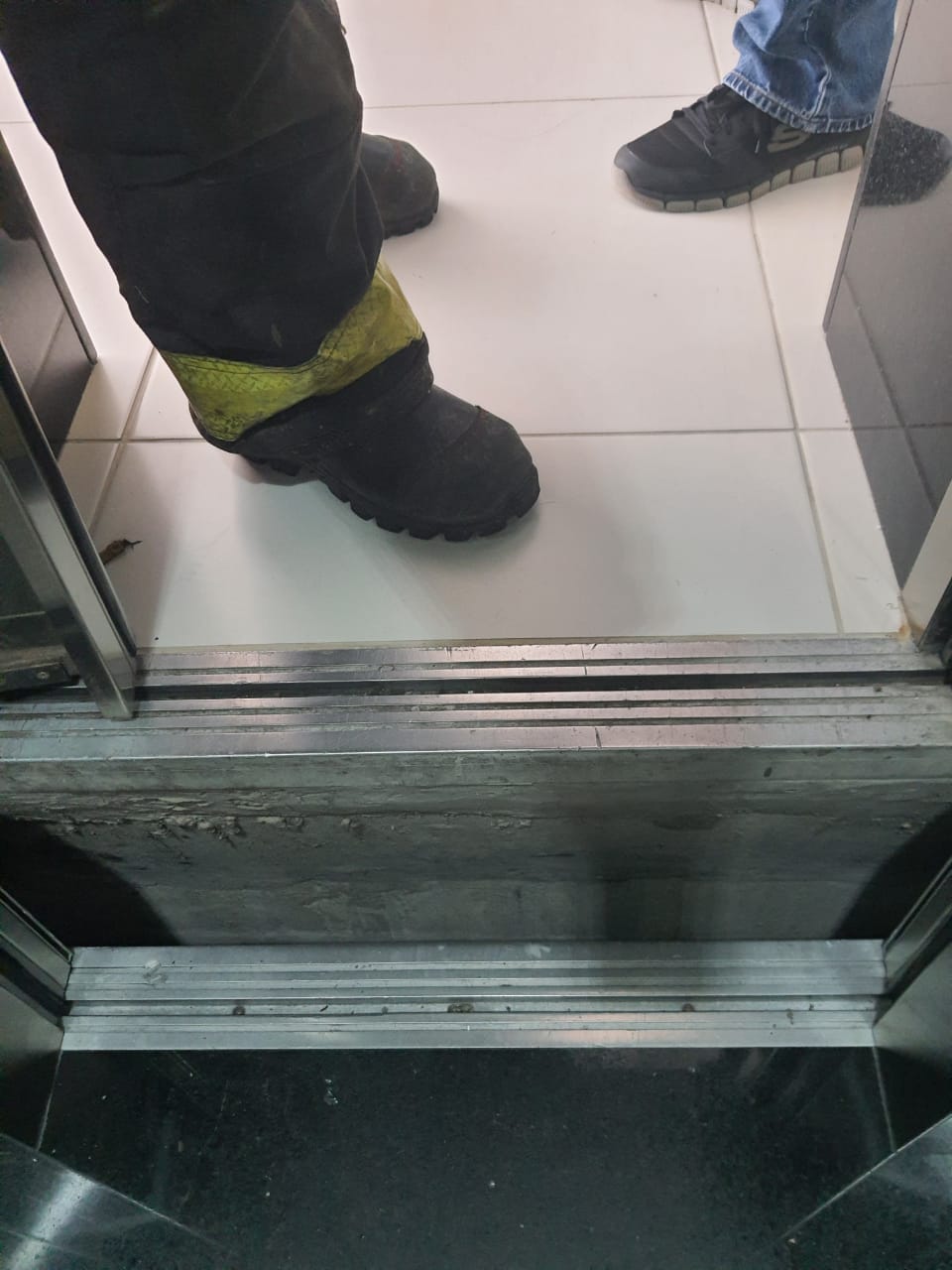 Vítimas de elevador que despencou em Florianópolis recebem alta de hospital