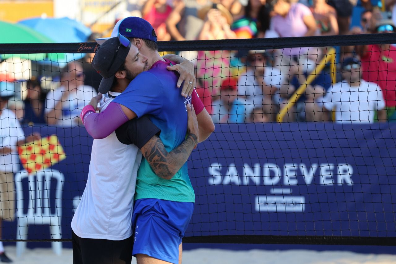 Dupla Formada Por Catarinense E Franc S Campe Do Mundial De Beach