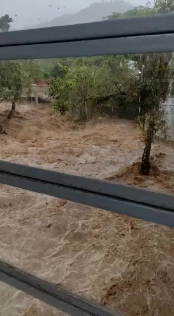 Temporais Em Sc Causam Destelhamentos Enxurradas E Deixam Rastro De