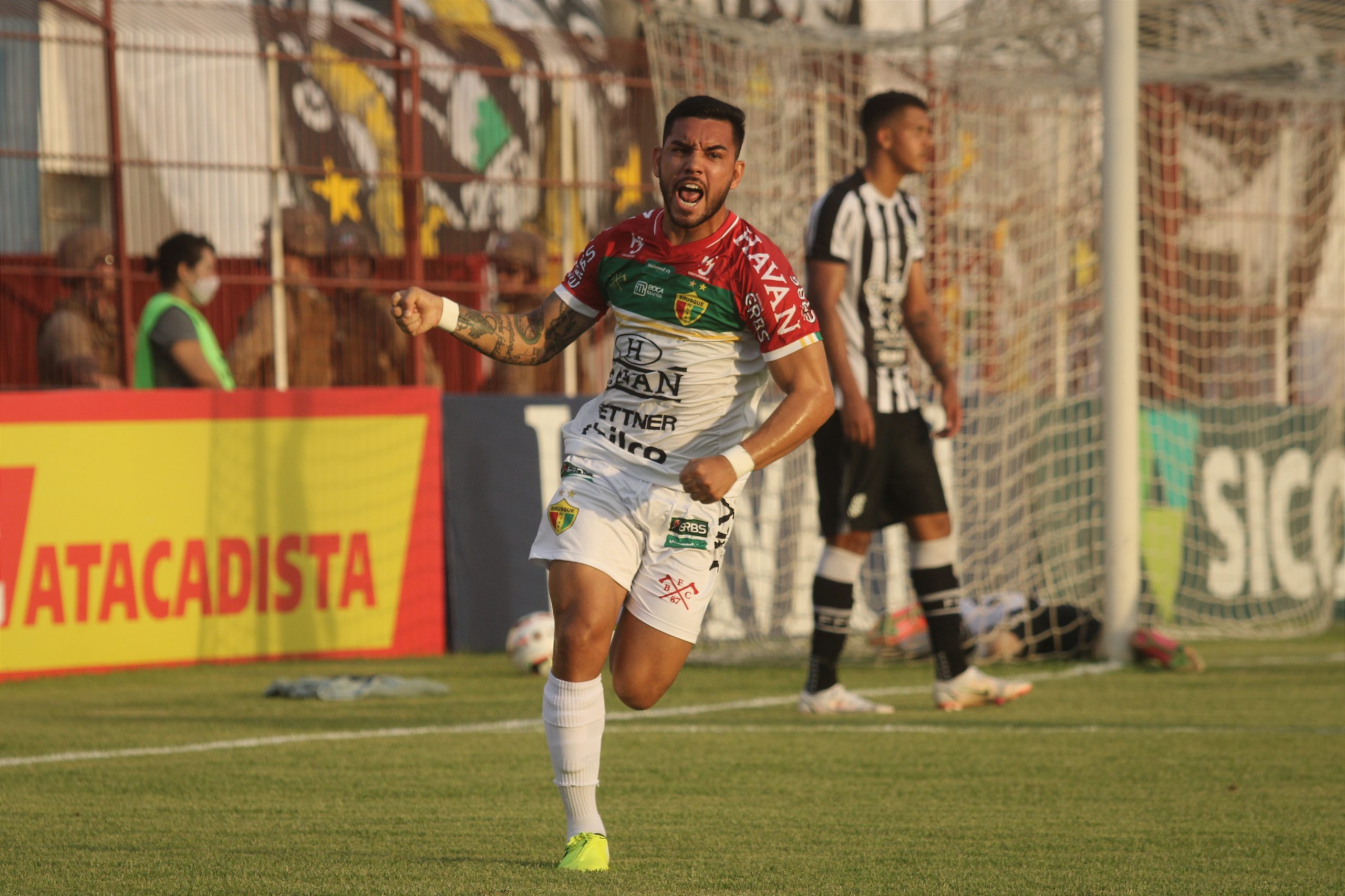 Figueirense Abre Dois Gols De Vantagem Mas Brusque Busca O Empate No