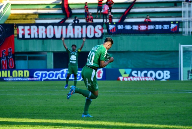 Chapecoense marca no fim e empata o Ituano na estreia da Série B