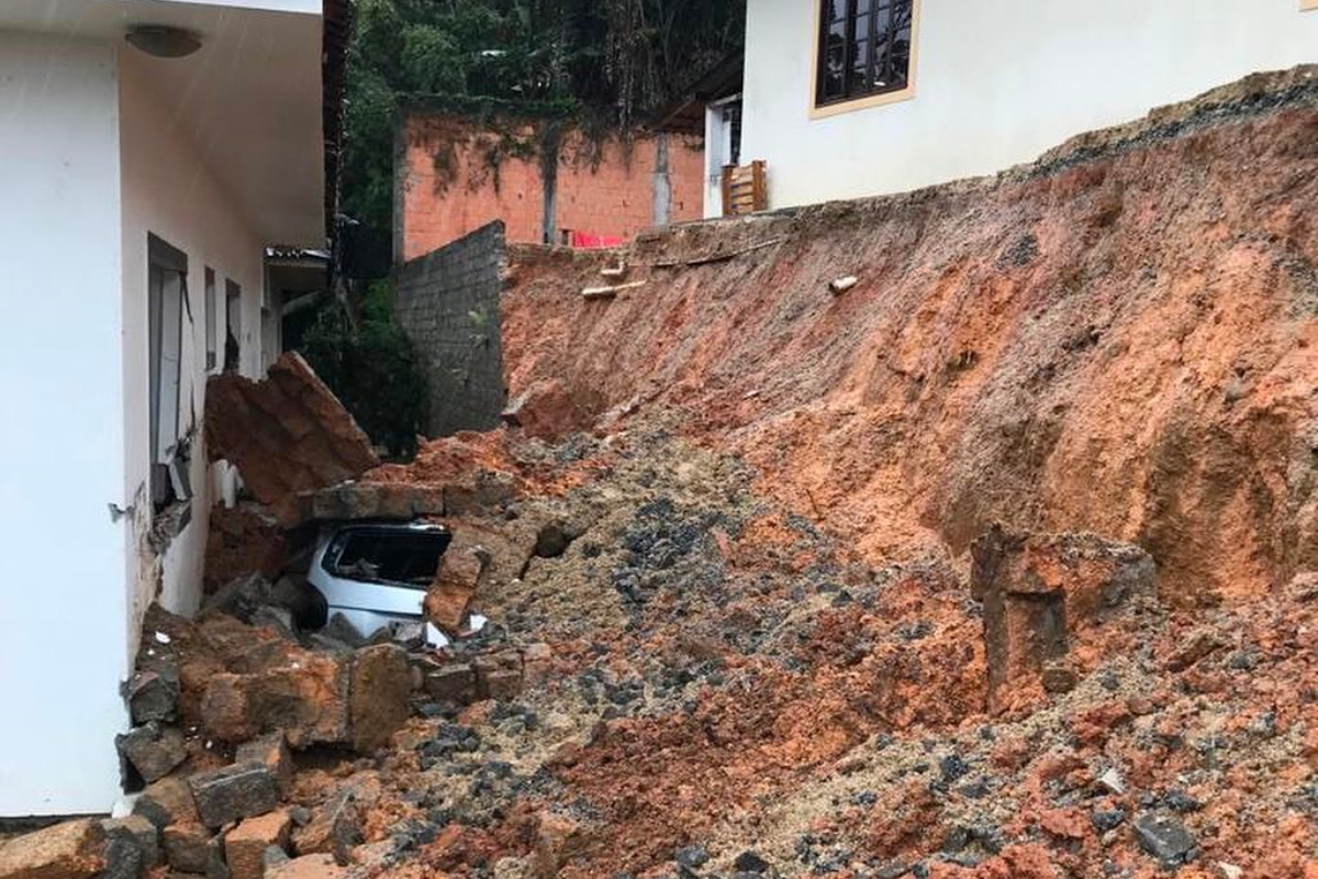 Chuva Volumosa Acende Alerta Para Risco De Deslizamentos E Alagamentos