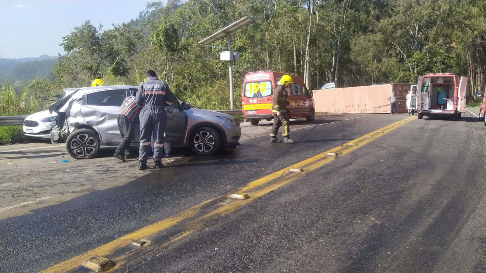 Trecho Da Br No Alto Vale Fica Interditado Ap S Acidente Envolvendo