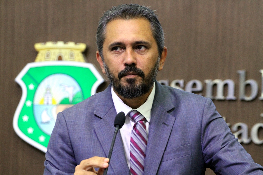 Ceará Elmano de Freitas é eleito governador no primeiro turno