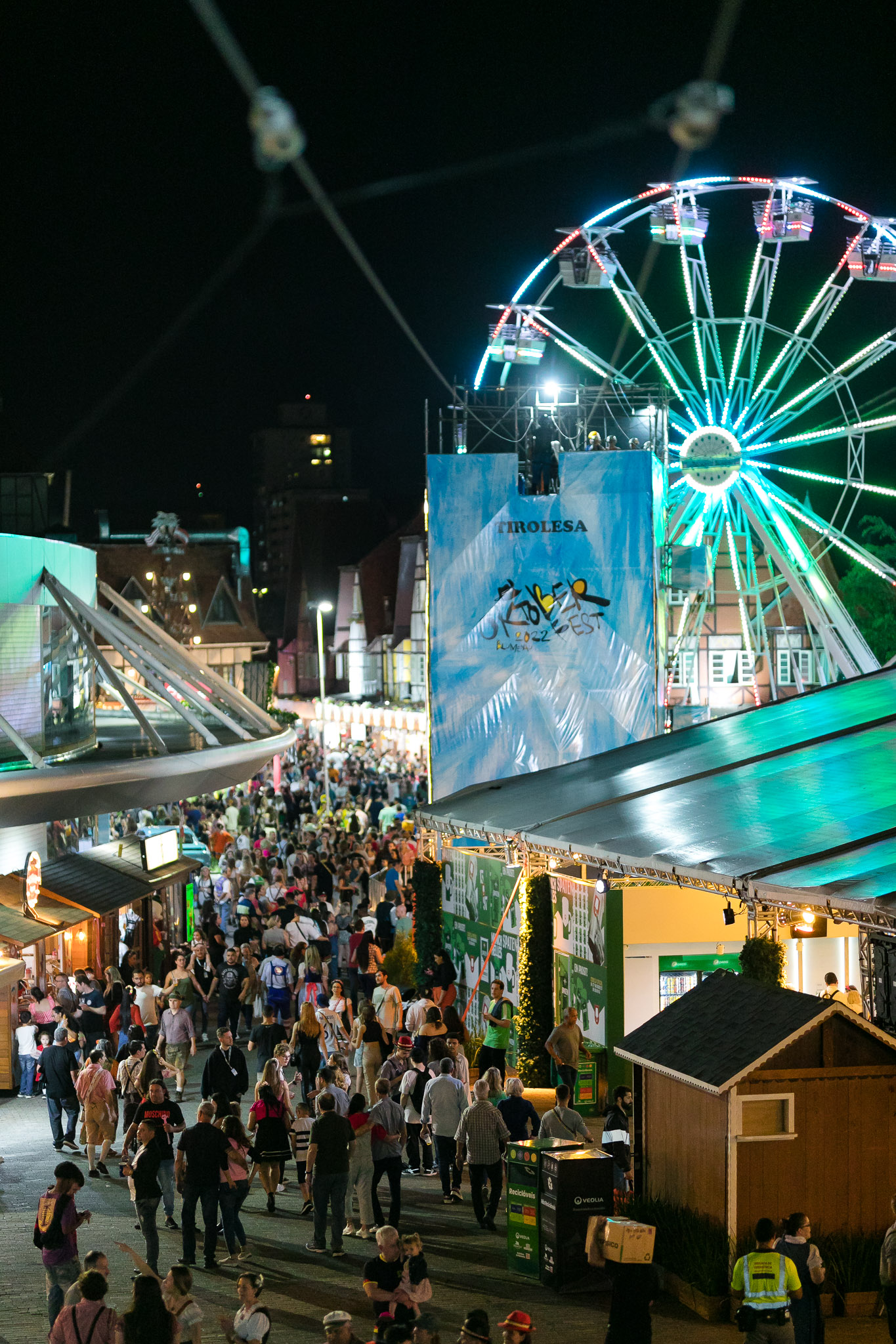 Fotos Veja Como Visitantes Curtiram A Oktoberfest Blumenau Neste Feriado