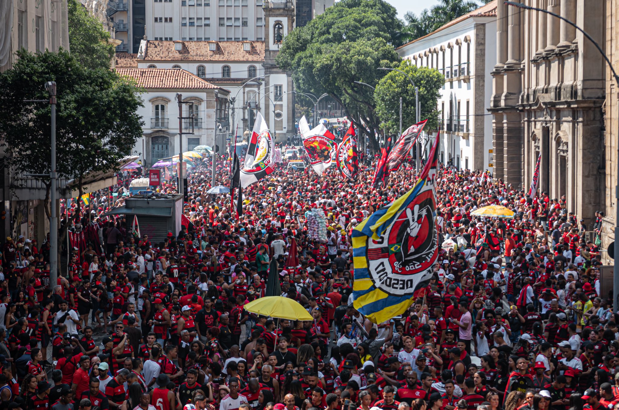 V Deos Torcida Do Flamengo Lota As Ruas Do Rj Para Comemorar T Tulos