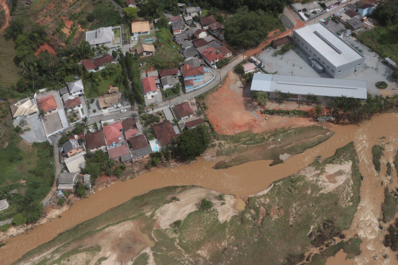 Governador De Sc Sobrevoa Reas Atingidas Pelas Chuvas