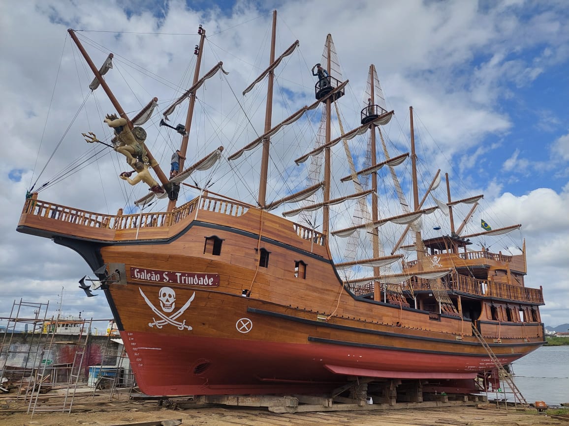 Maior Barco Tem Tico Em Madeira Do Brasil J Tem Data Para Atracar Em