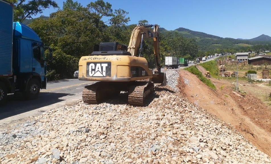 DNIT realiza obras emergenciais na BR 470 após fortes chuvas veja em