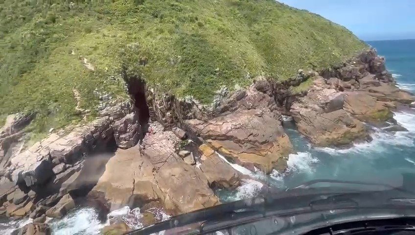 Homem morre após cair de costão de 15 metros em Florianópolis