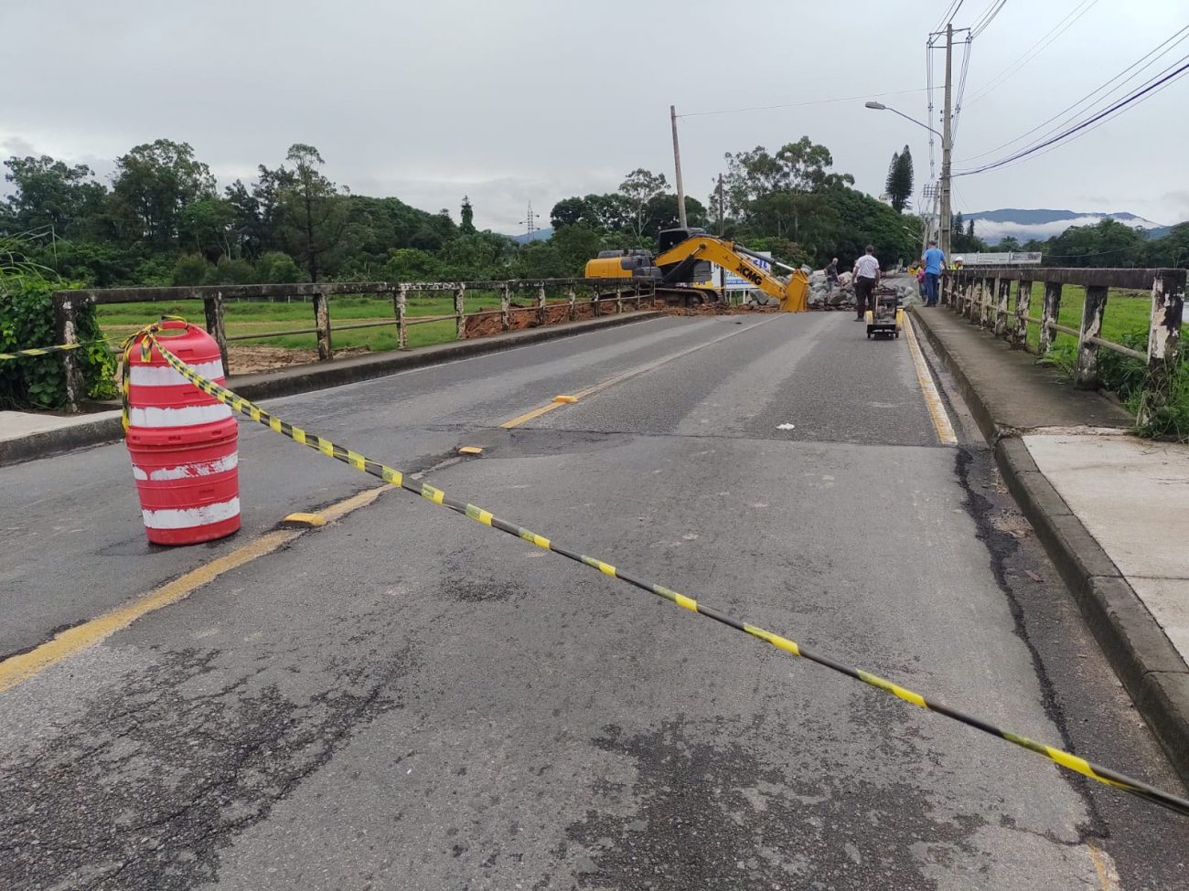 V Deo Fortes Chuvas Deixam Ponte Interditada E Ruas Alagadas Em S O