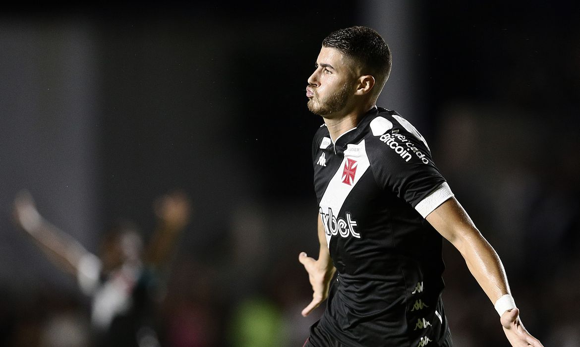 Inspirado Pedro Raul Marca Duas Vezes E Vasco Aplica Goleada No Carioca