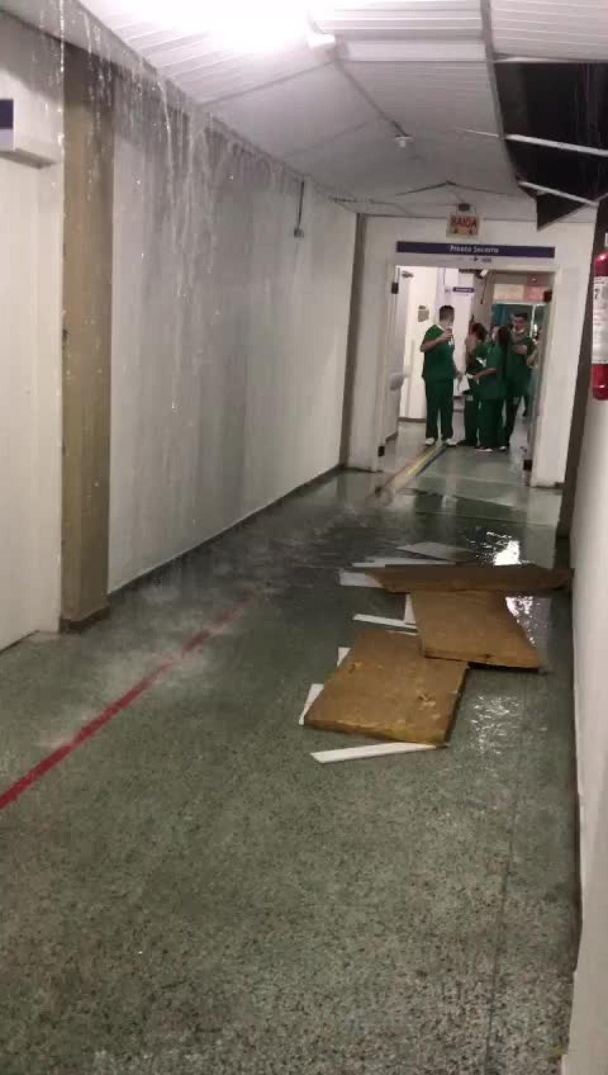 V Deo Temporal Faz Parte Do Teto De Hospital Desabar No Sul De Sc