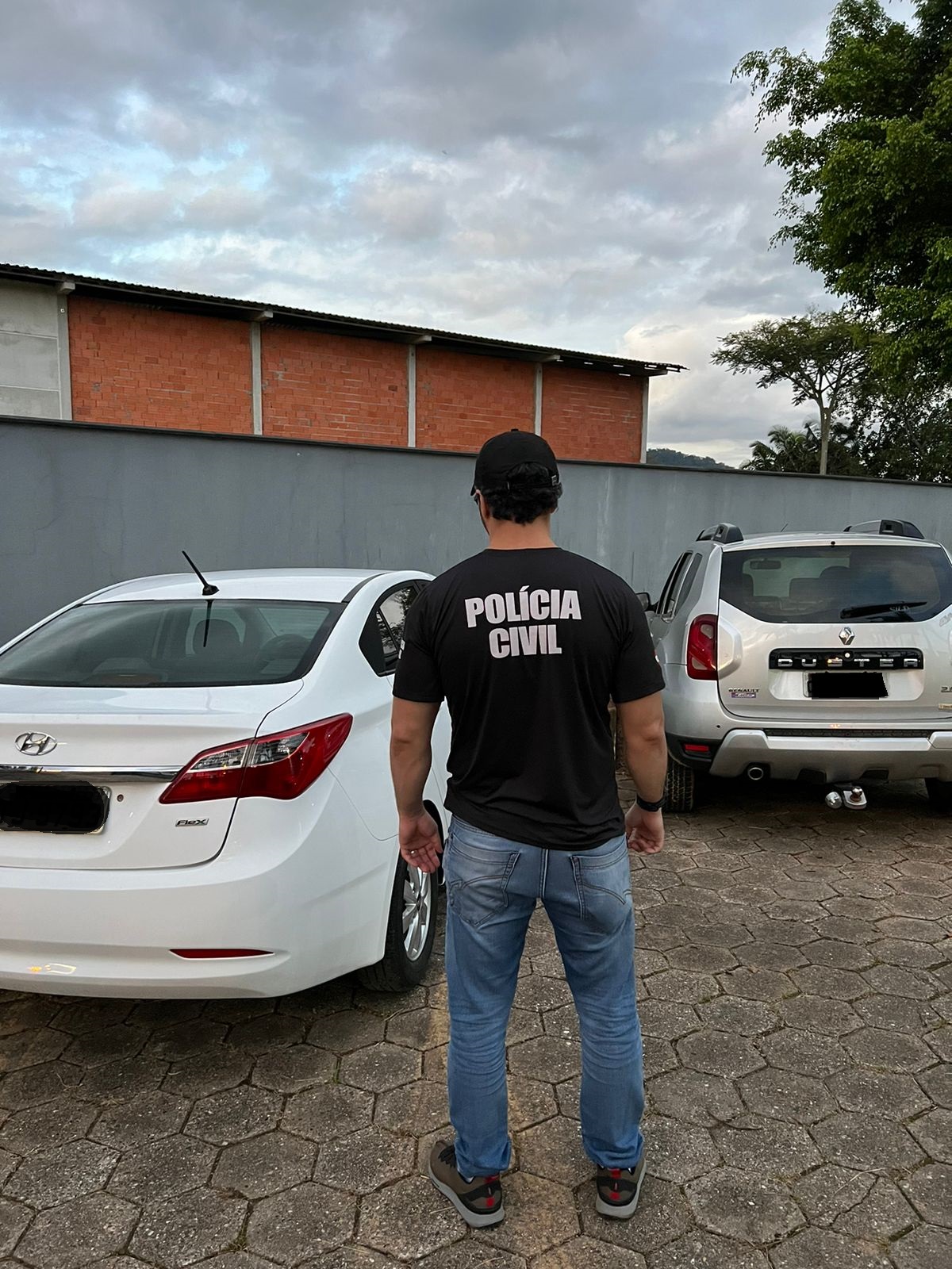 Polícia Civil recupera dois veículos adquiridos comprovantes falsos