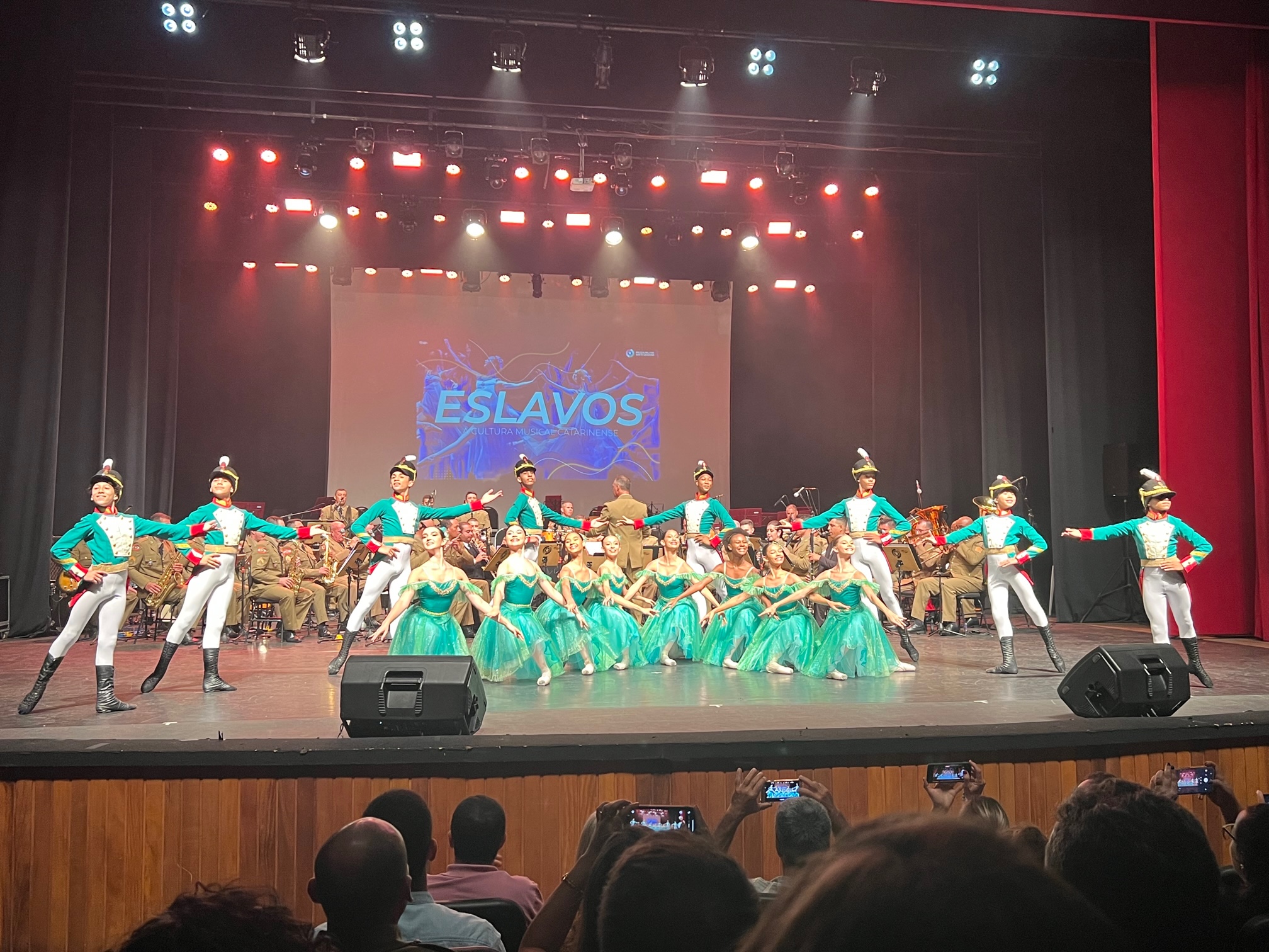 Concerto Cultural In Dito Pela Banda Da Policia Militar No Teatro Do Cic