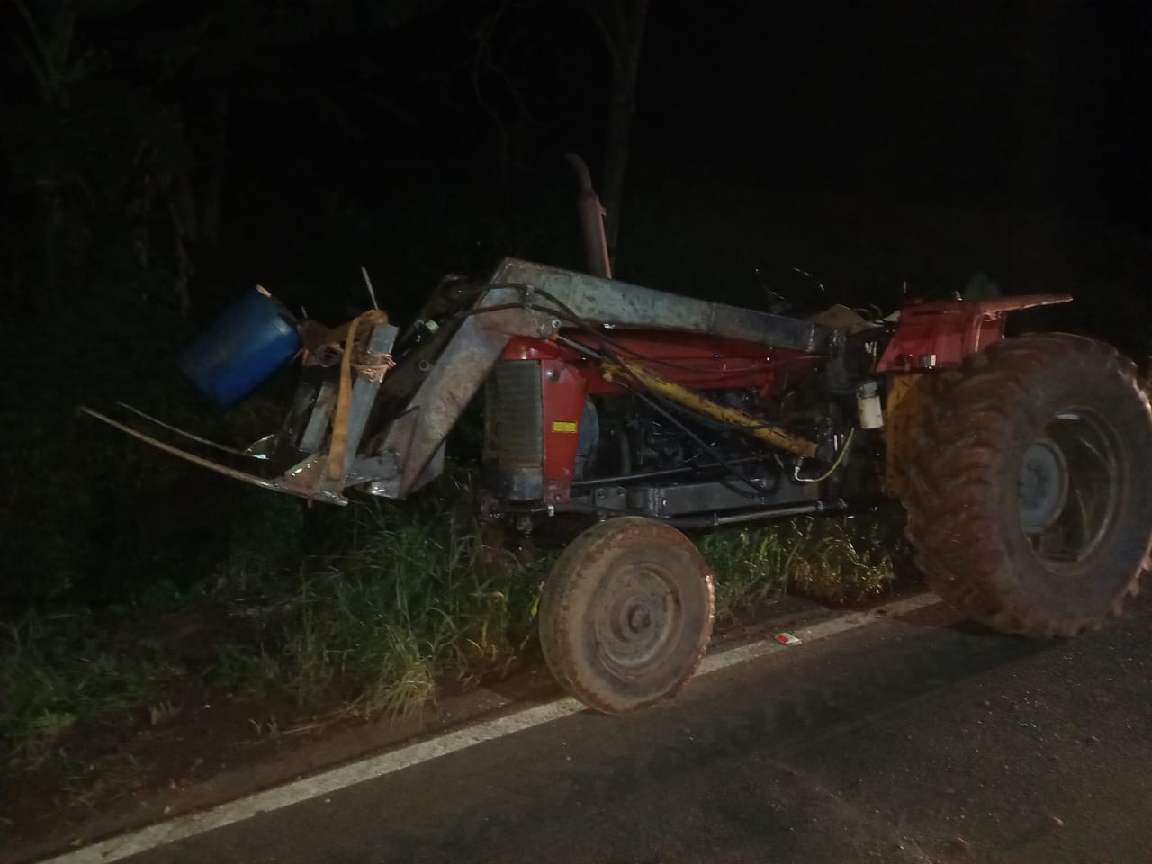 Motociclista fica ferido após acidente trator na SC 160 interior