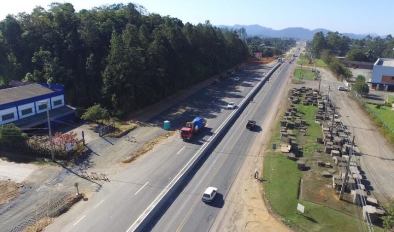 VÍDEO Trânsito no viaduto na BR 470 em Gaspar e trecho da rodovia em