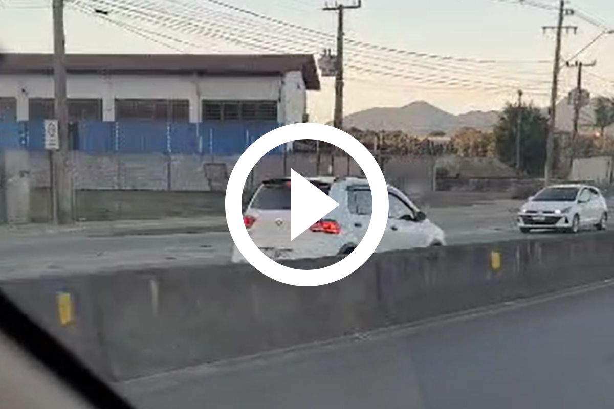 V Deo Carro Na Contram O Em Via Movimentada De Joinville Assusta