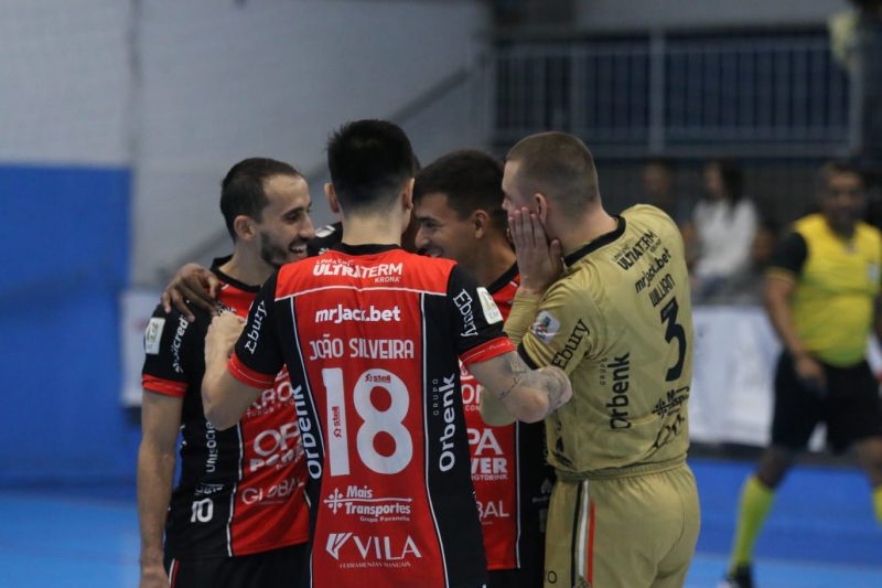 VÍDEO Assista aos gols da goleada do JEC Futsal sobre o São Francisco