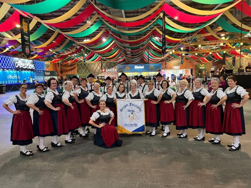 FOTOS Oktoberfest da terceira idade reúne mais de 8 mil pessoas em