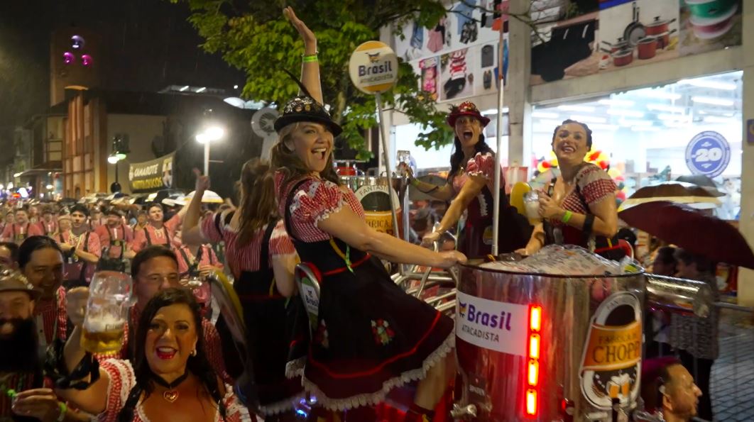 Fotos Ap S Chuvas Oktoberfest Blumenau Retorna Seu Primeiro