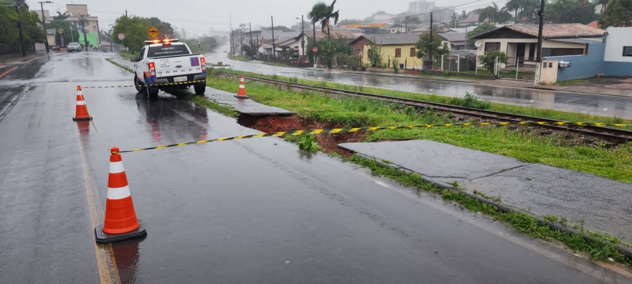 Fotos Chuvas Abrem Cratera De Quase Dois Metros De Profundidade No Sul