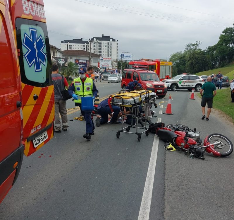 Colis O Entre Ve Culos Deixa Motociclista Gravemente Ferido Em Blumenau