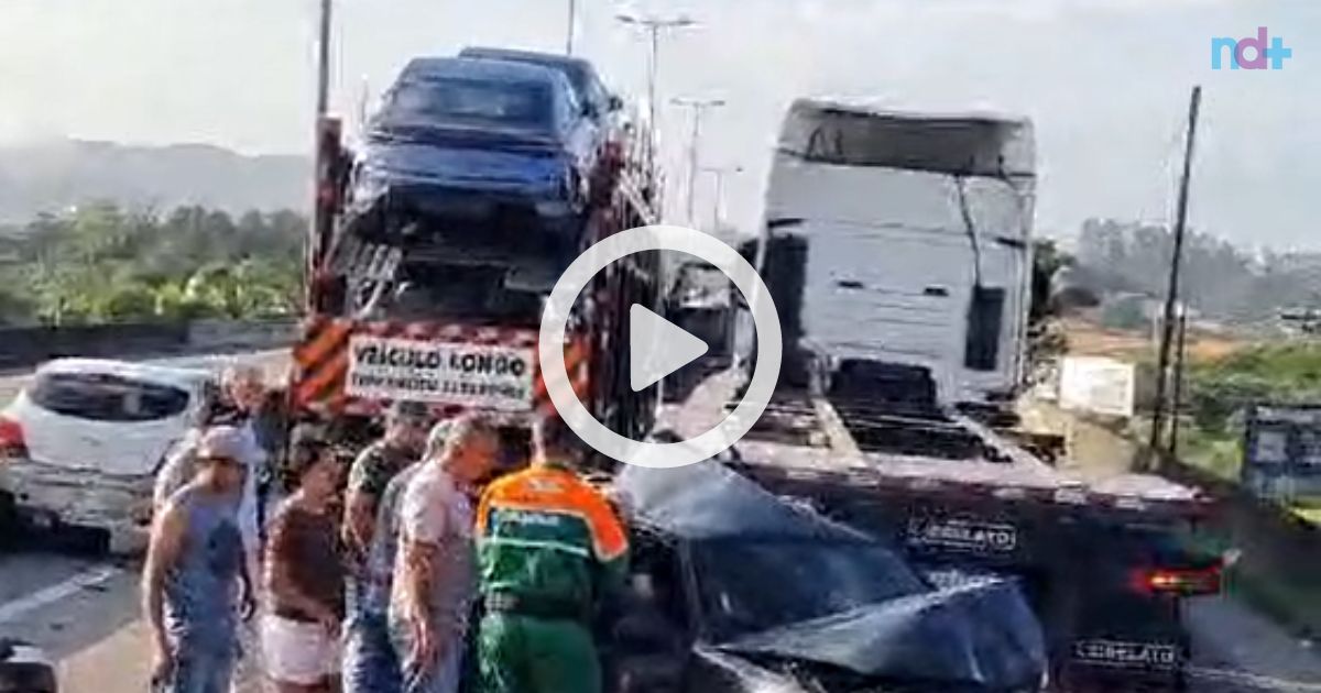 V Deo Engavetamento Na Br Em Balne Rio Pi Arras Deixa Carro Destru Do